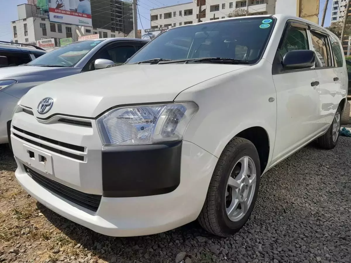 Toyota Succeed  - 2015