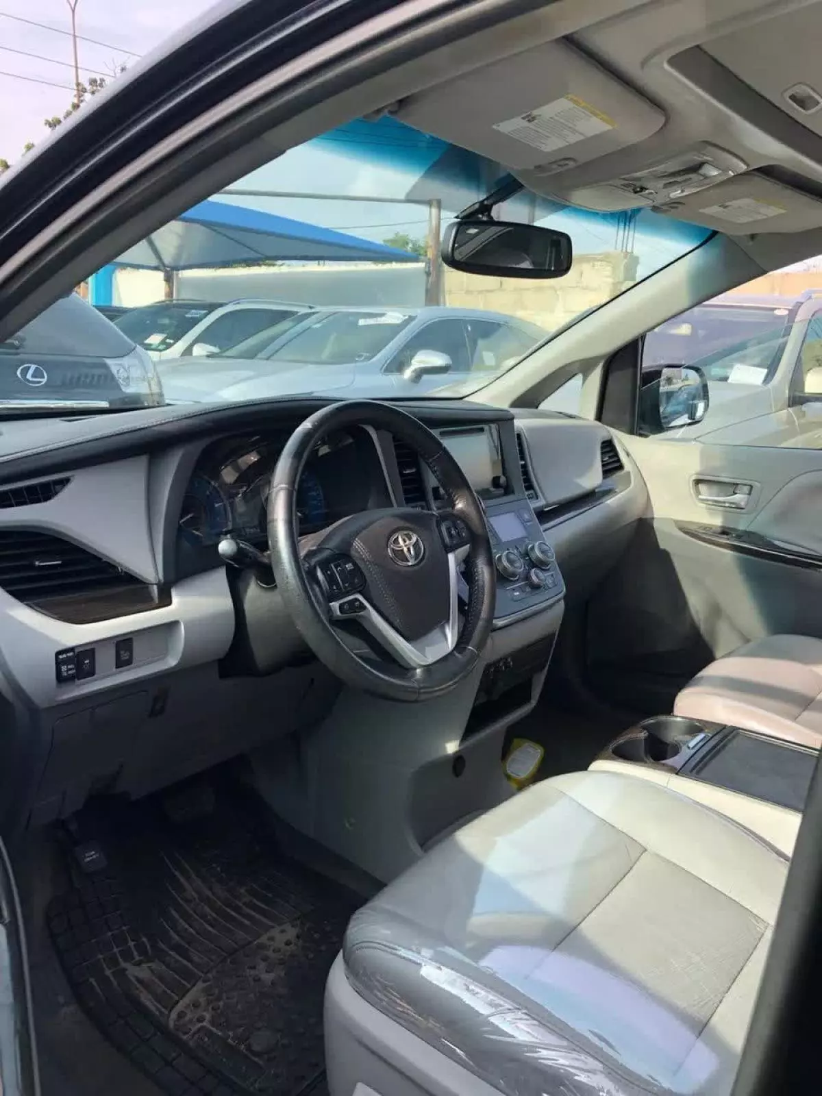 Toyota Sienna   - 2017