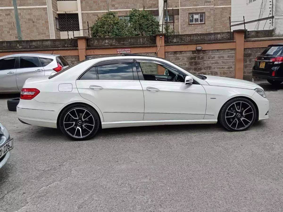 Mercedes-Benz E 350 - 2012