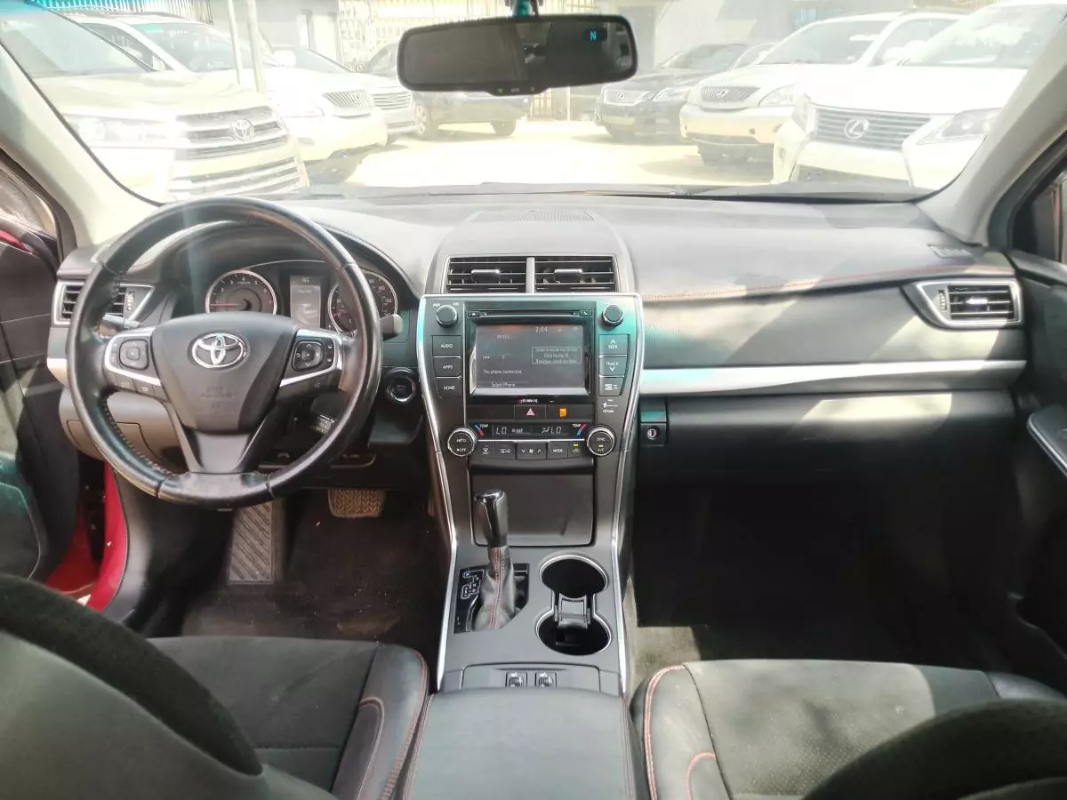 Toyota Camry   - 2016