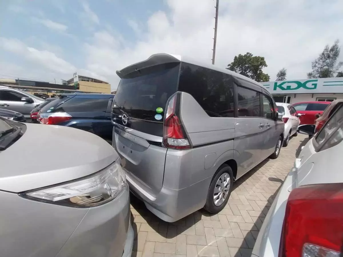 Nissan Serena   - 2017