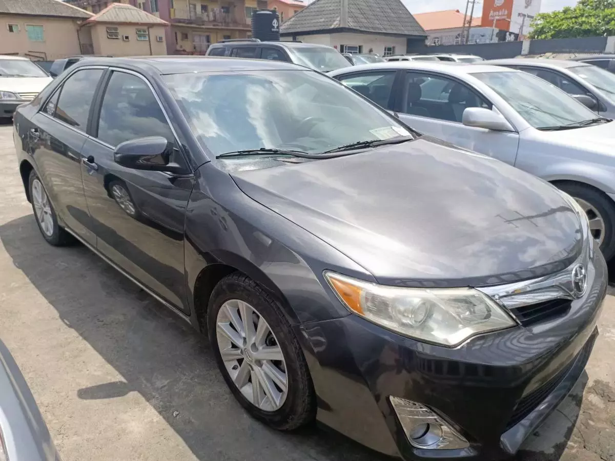 Toyota Camry   - 2014