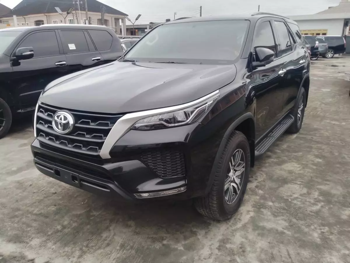 Toyota Fortuner   - 202