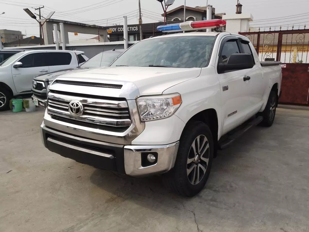 Toyota Tundra   - 2017