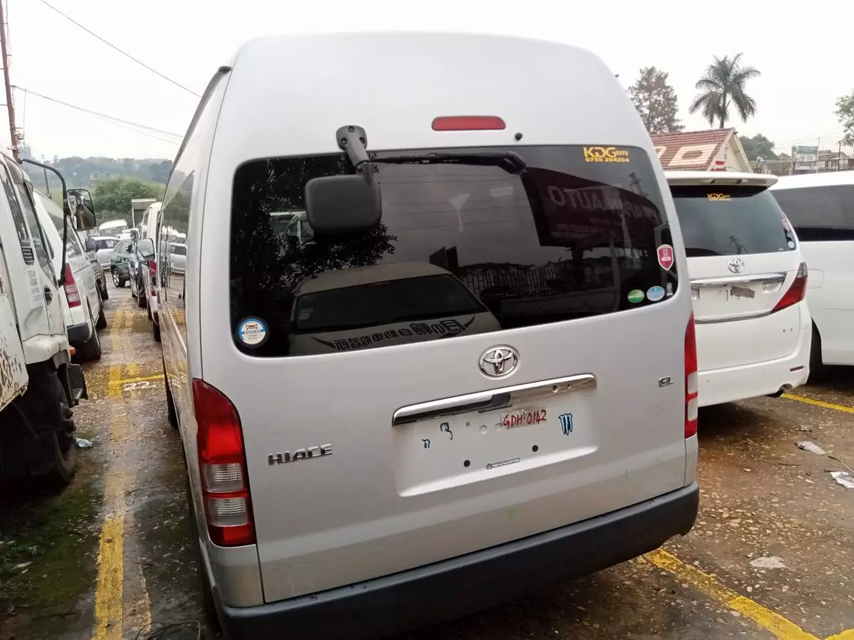 Toyota Hiace   - 2015