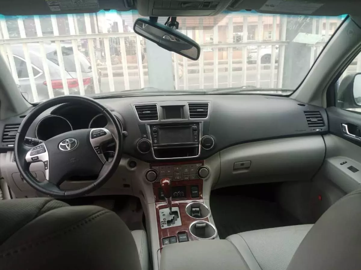 Toyota Highlander   - 2013