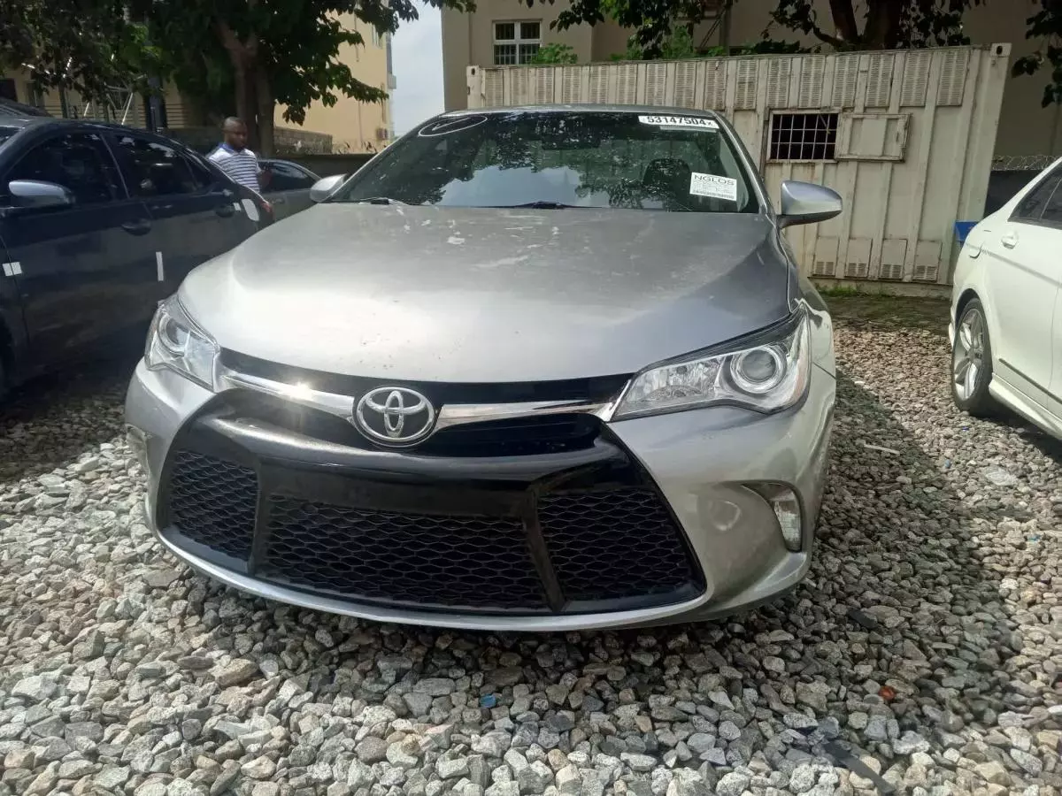 Toyota Camry   - 2015