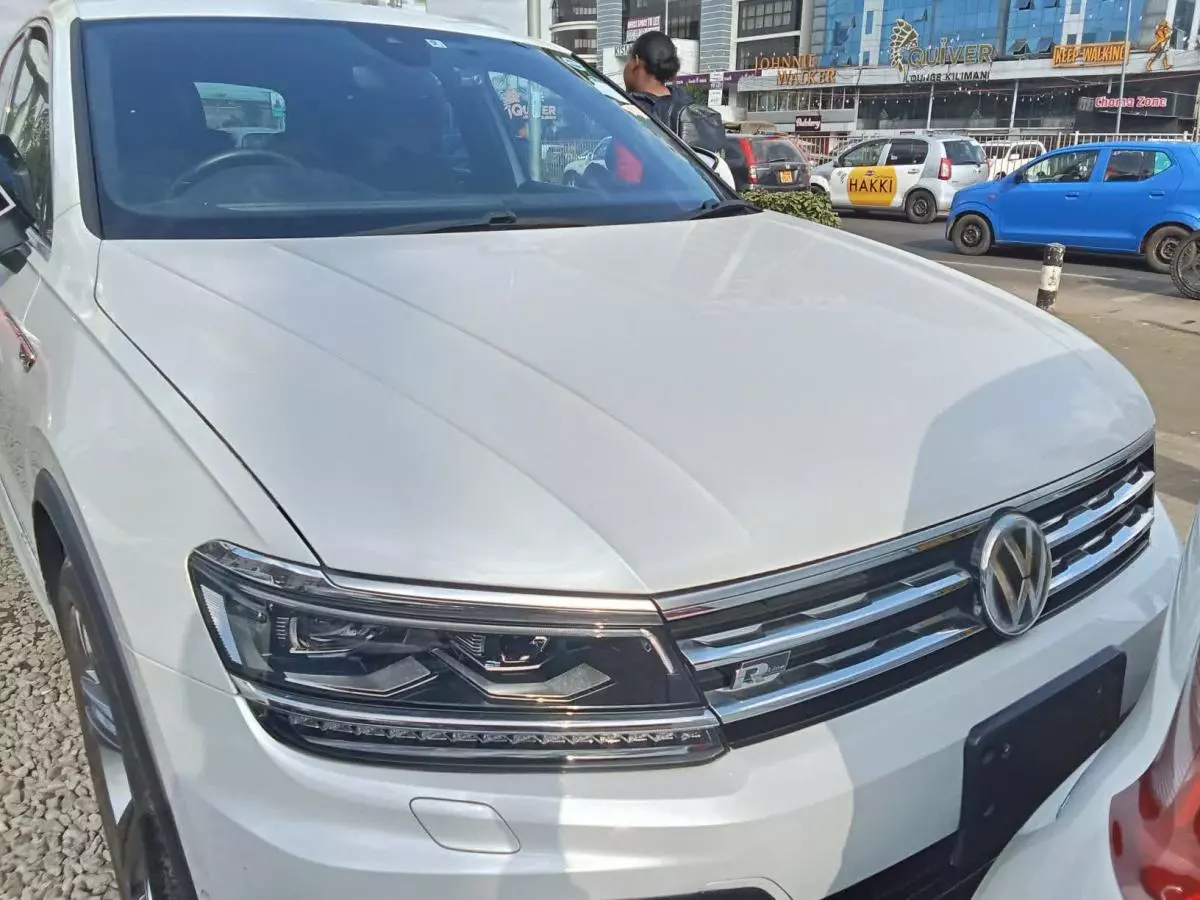 Volkswagen Tiguan   - 2016