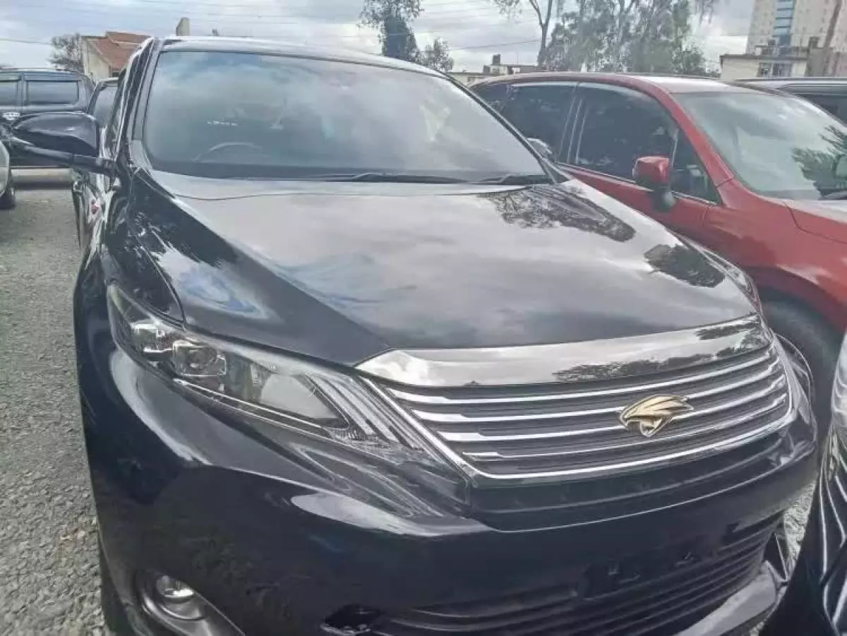 Toyota Harrier   - 2017