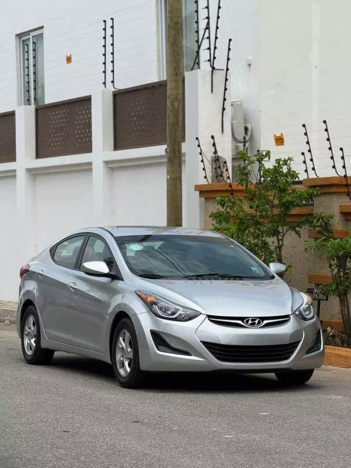 Hyundai Elantra   - 2015