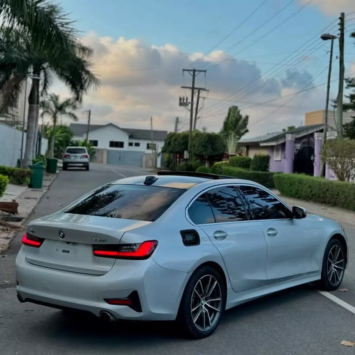 BMW 330i   - 2020