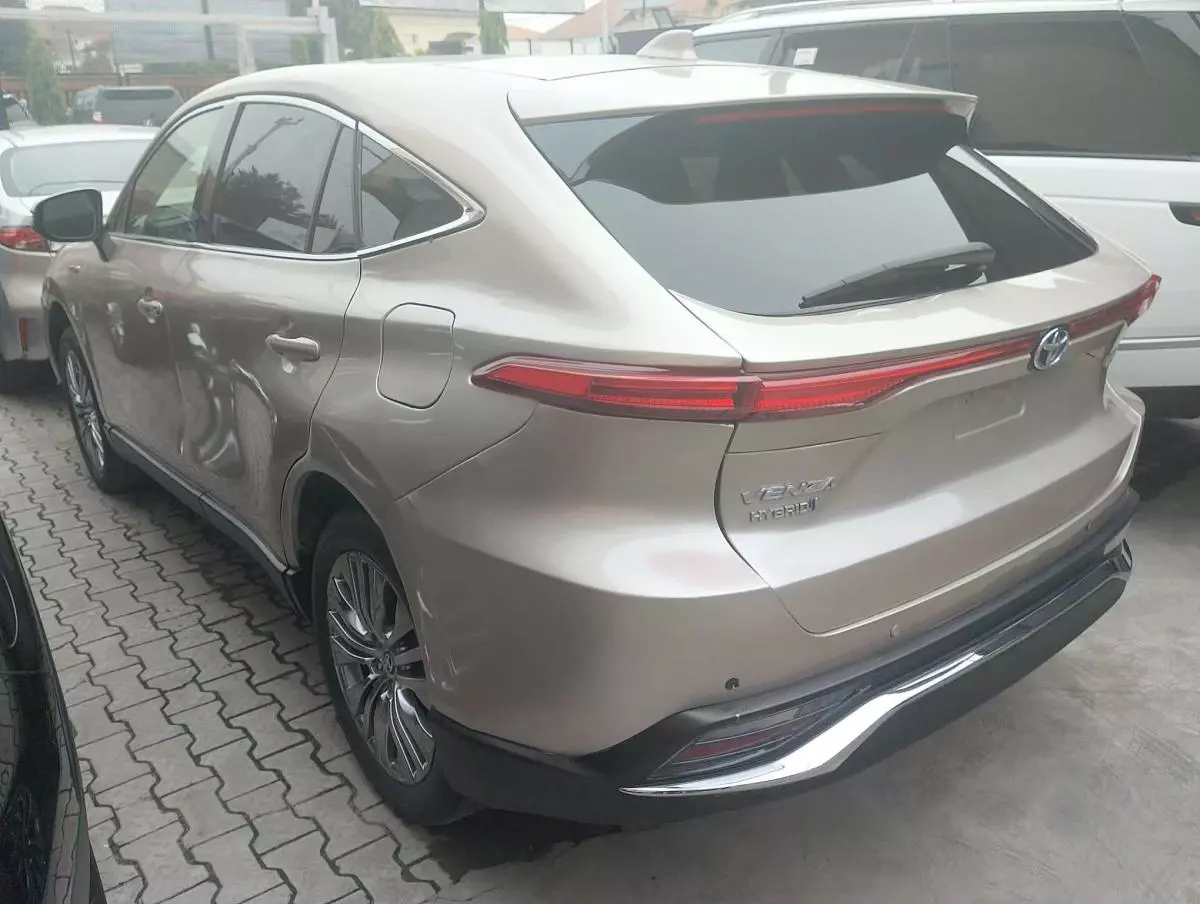 Toyota Venza   - 2021