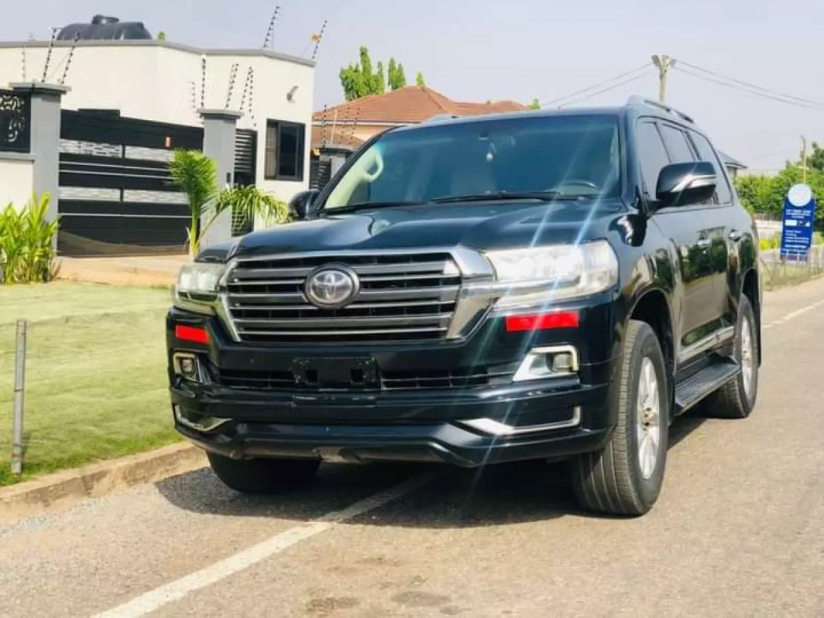 Toyota Land Cruiser GXR   - 2018