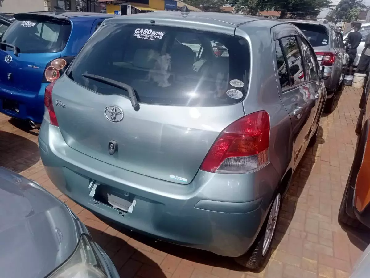 Toyota Vitz   - 2010