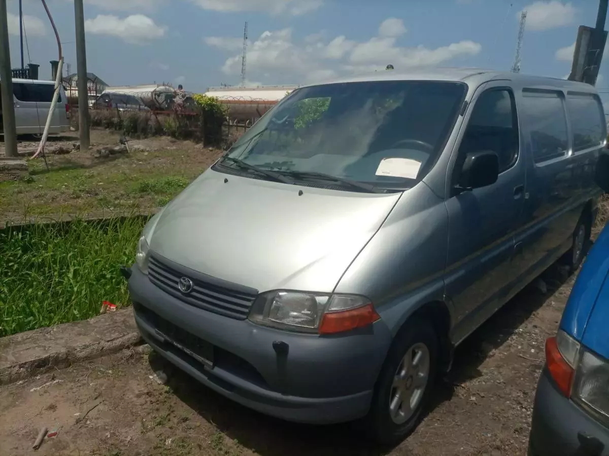 Toyota Hiace   - 2003