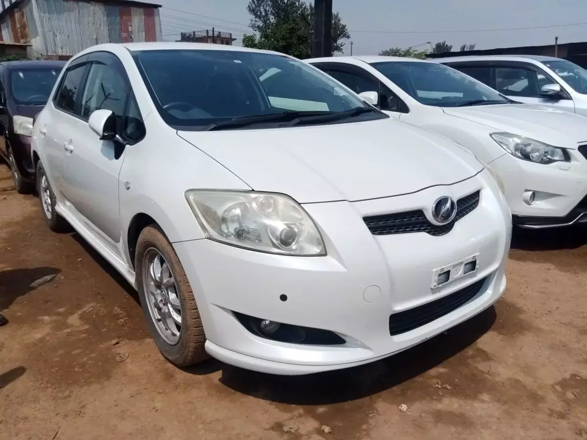 Toyota Auris   - 2009