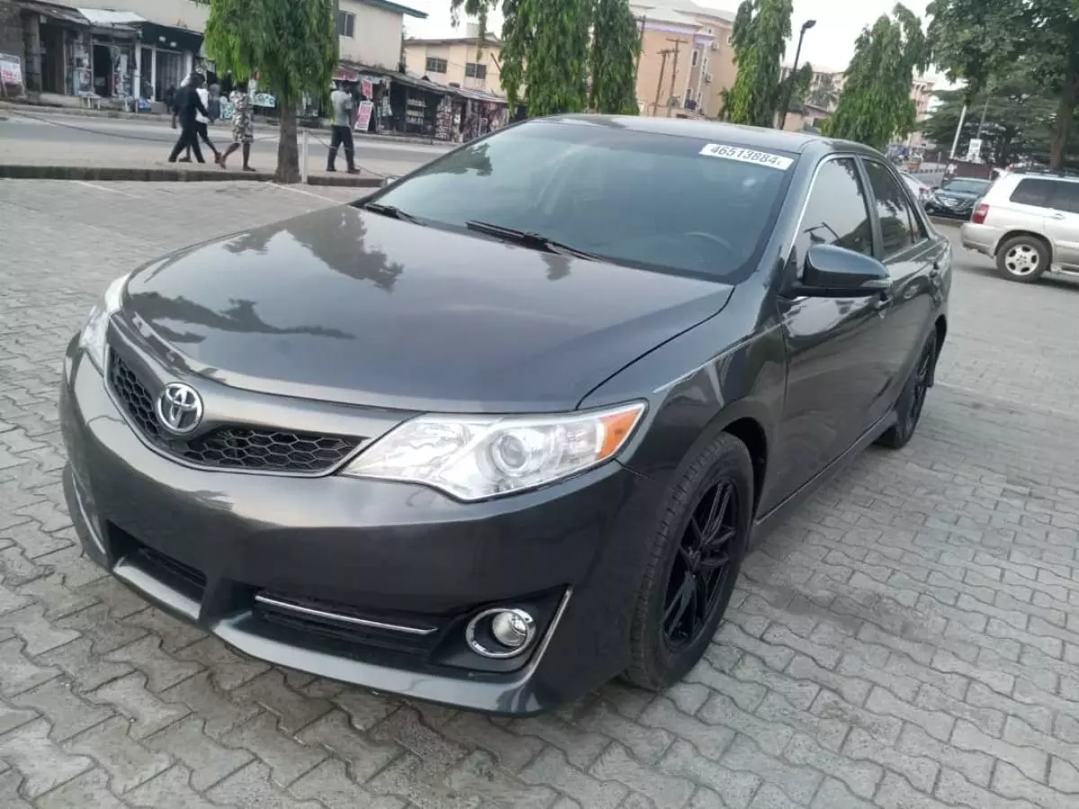 Toyota Camry   - 2012