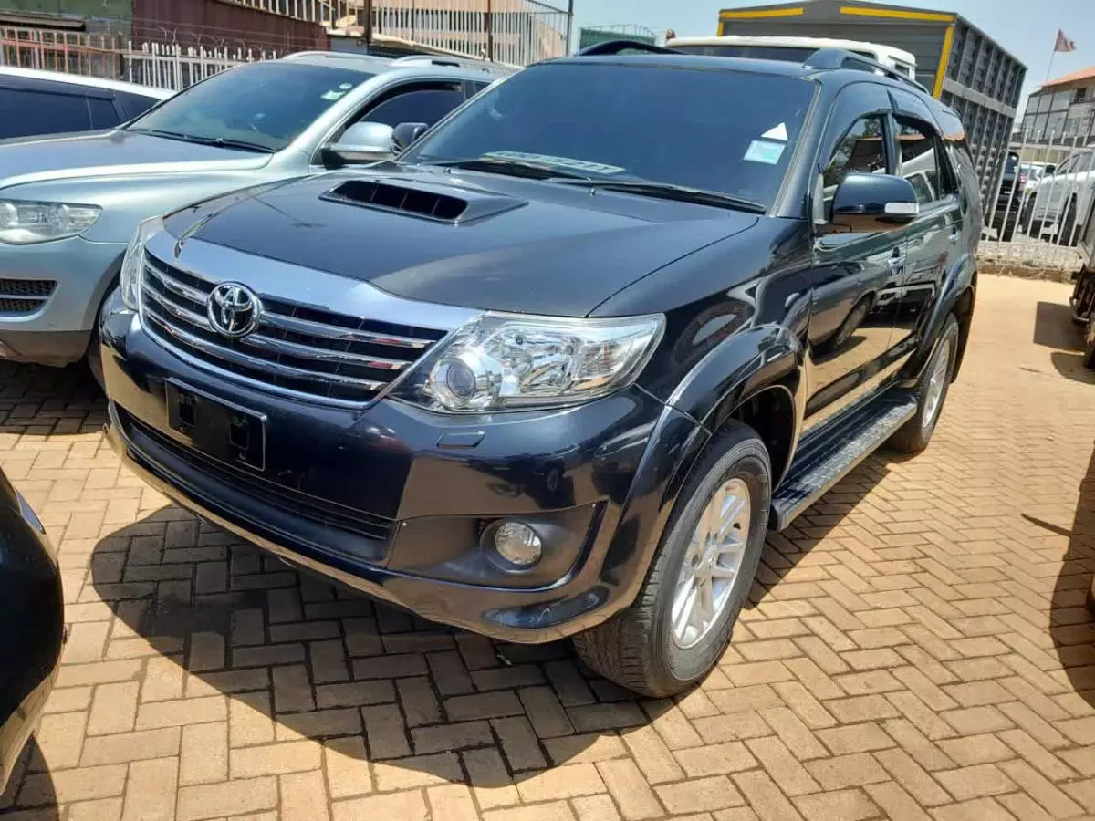 Toyota Fortuner - 2014