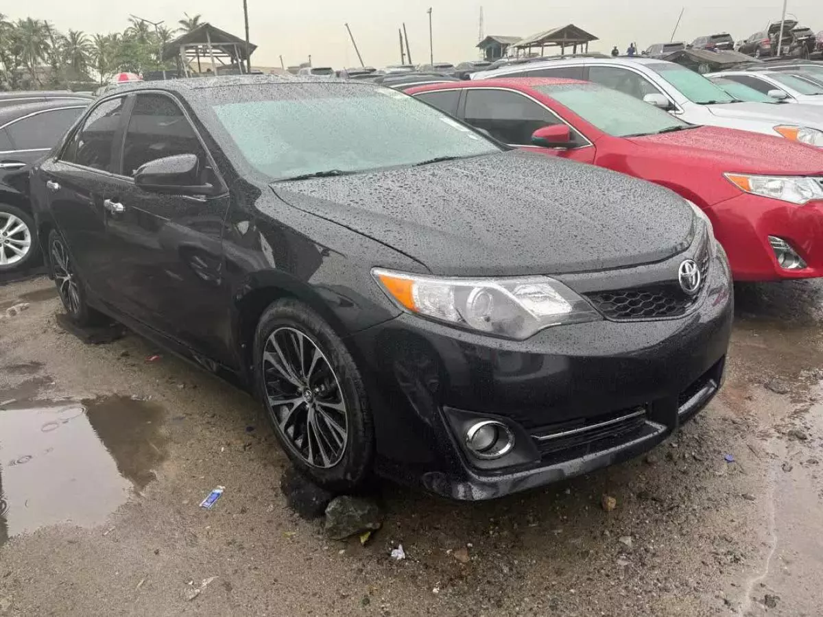 Toyota Camry   - 2012