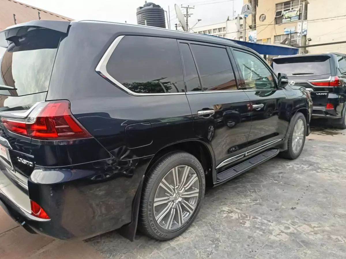 Lexus LX 570   - 2016