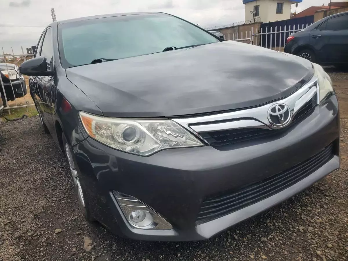 Toyota Camry   - 2014