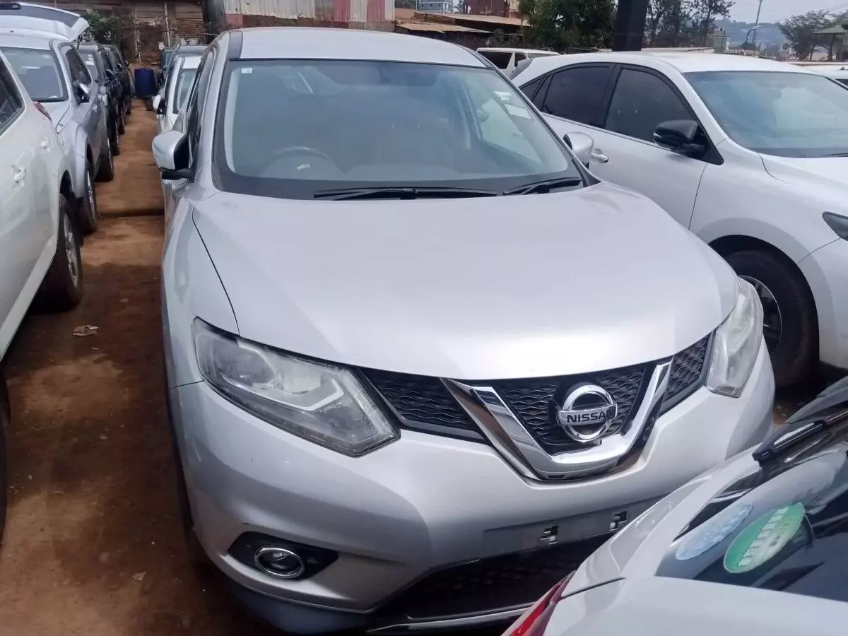 Nissan X-Trail   - 2015