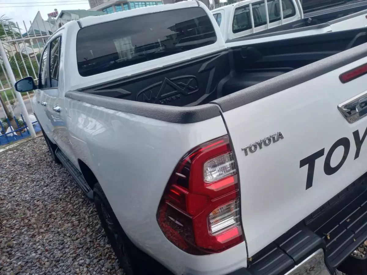 Toyota Hilux   - 2023