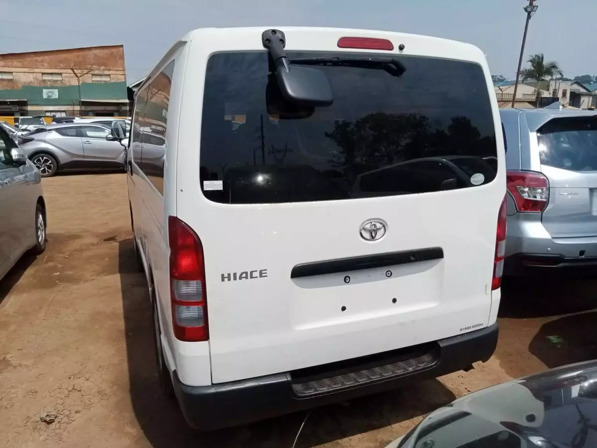 Toyota Hiace   - 2012