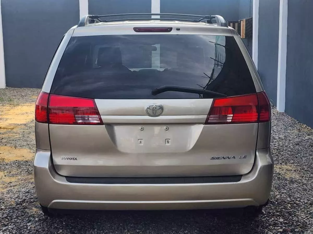 Toyota Sienna   - 2003