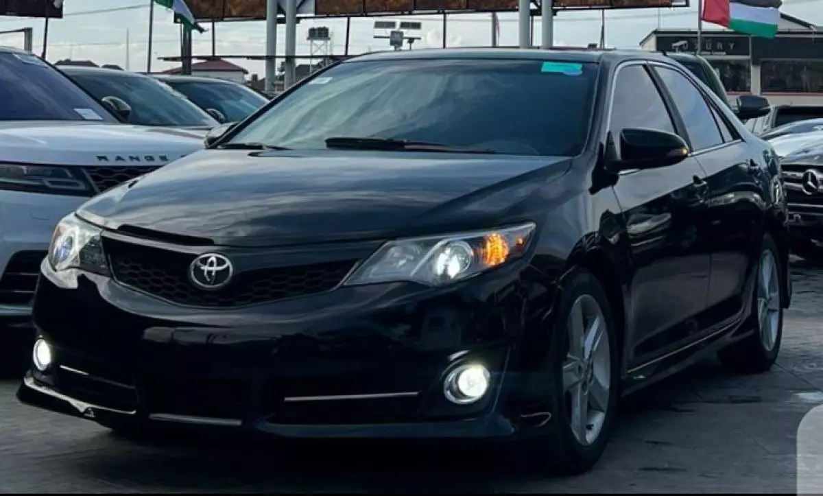 Toyota Camry   - 2012