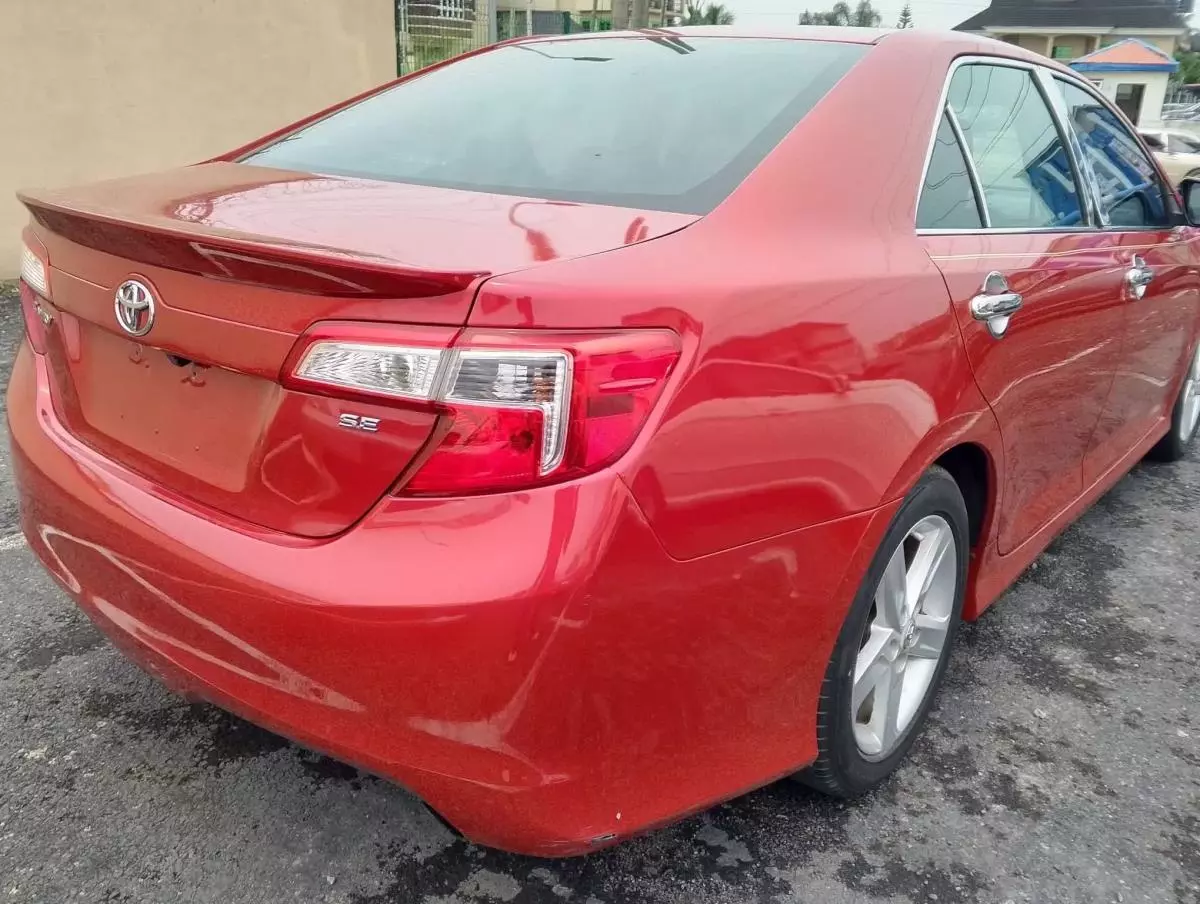 Toyota Camry   - 2012