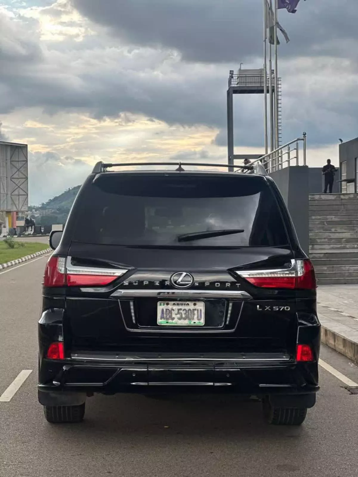 Lexus LX 570   - 2022