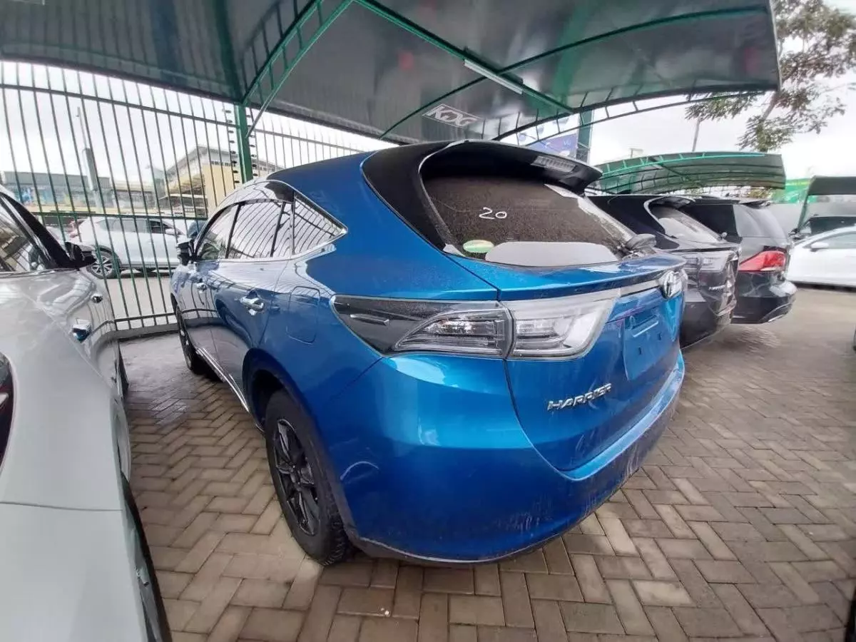 Toyota Harrier   - 2017