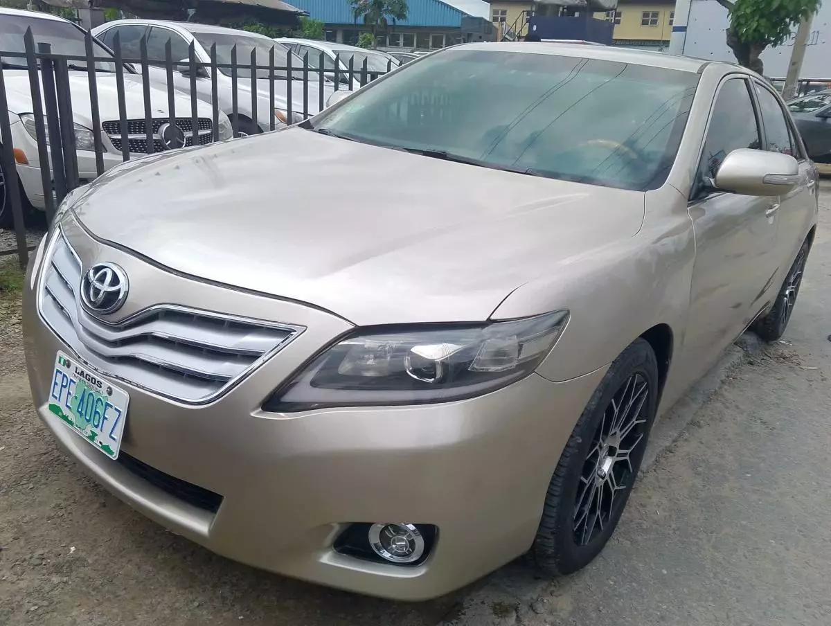 Toyota Camry   - 2009