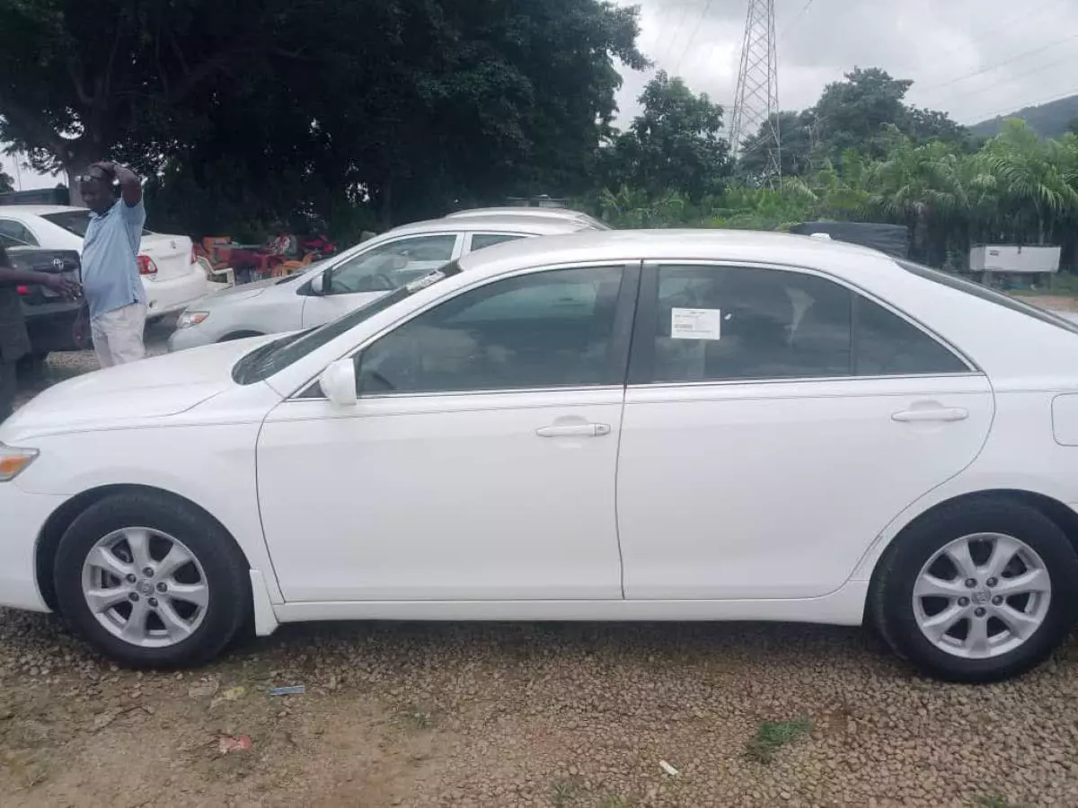 Toyota Camry - 2010