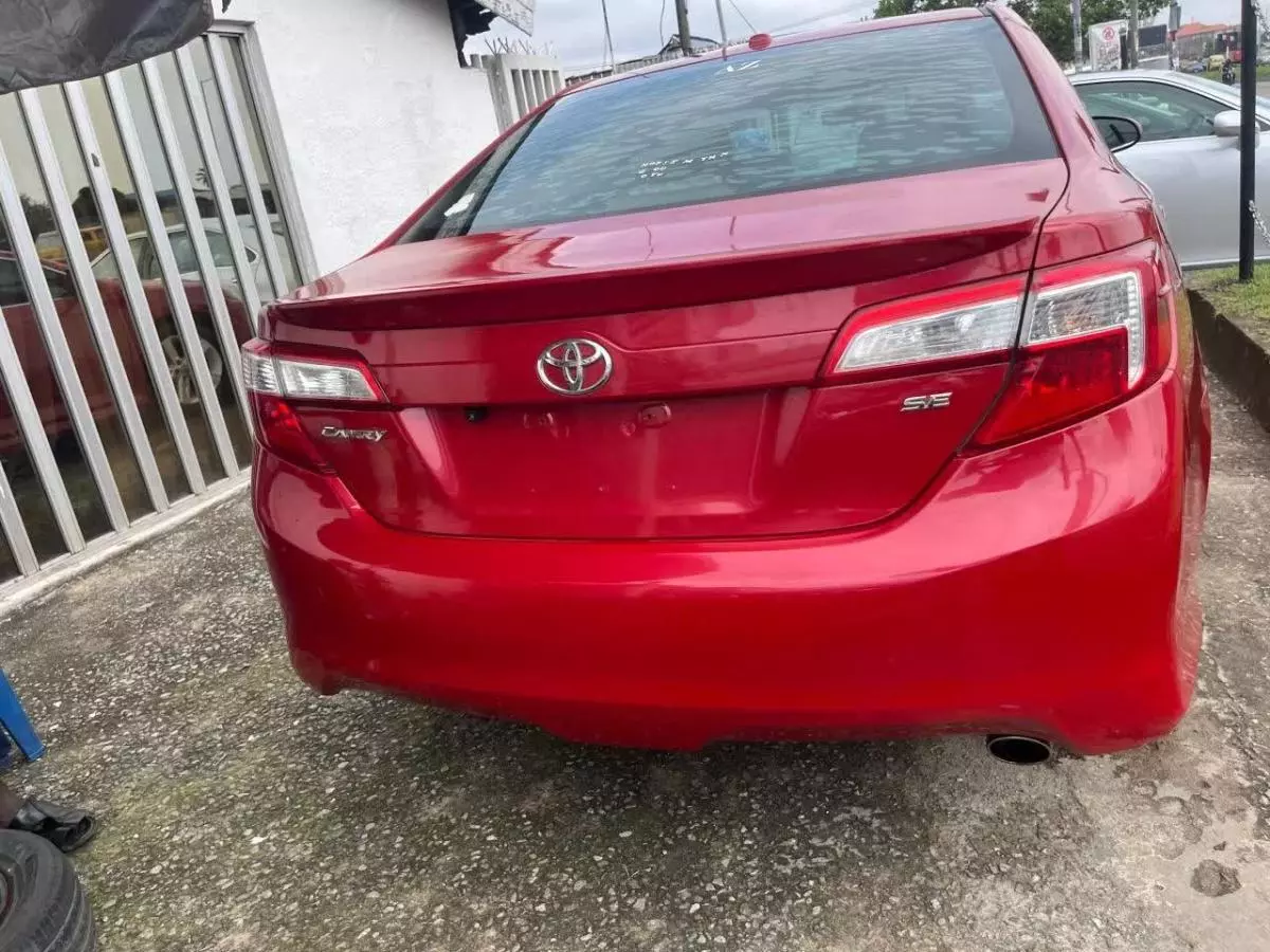 Toyota Camry   - 2013