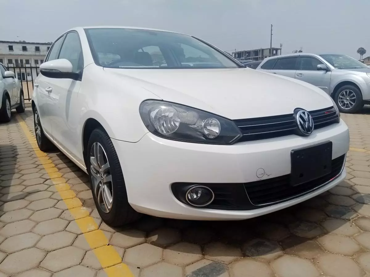 Volkswagen Golf   - 2011