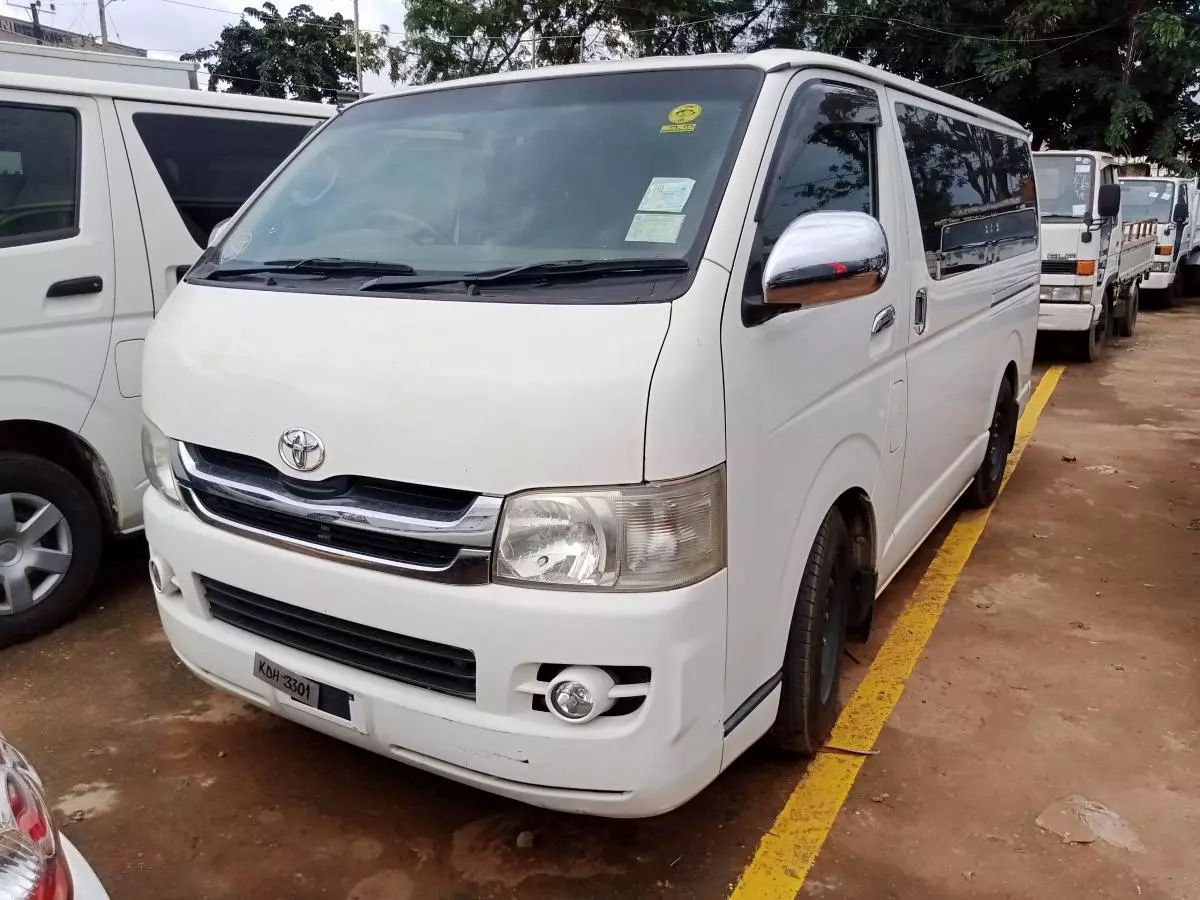 Toyota Hiace   - 2014