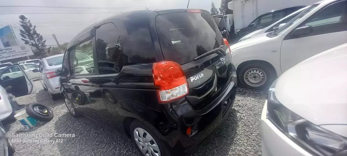Toyota Porte   - 2016