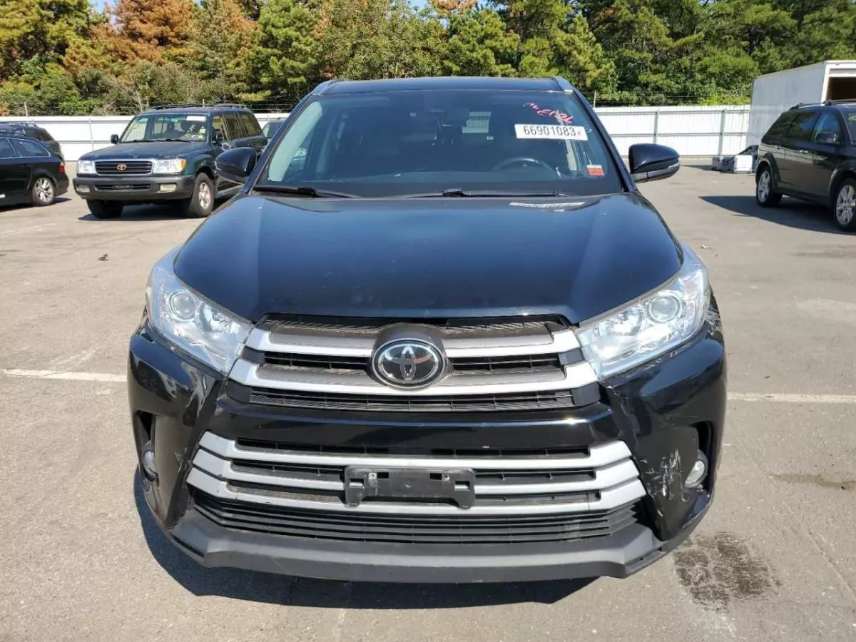 Toyota Highlander   - 2019