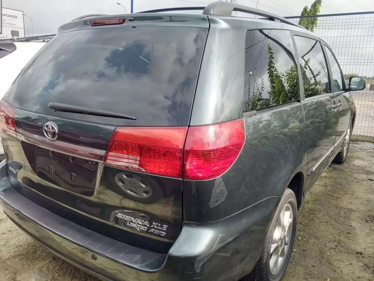 Toyota Sienna   - 2005