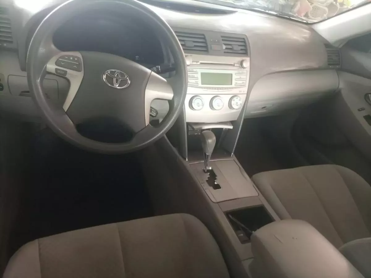 Toyota Camry   - 2009