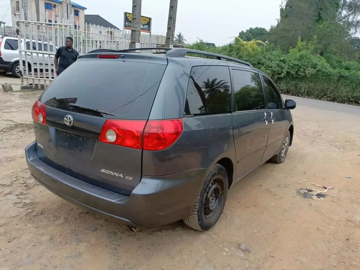 Toyota Sienna   - 2008