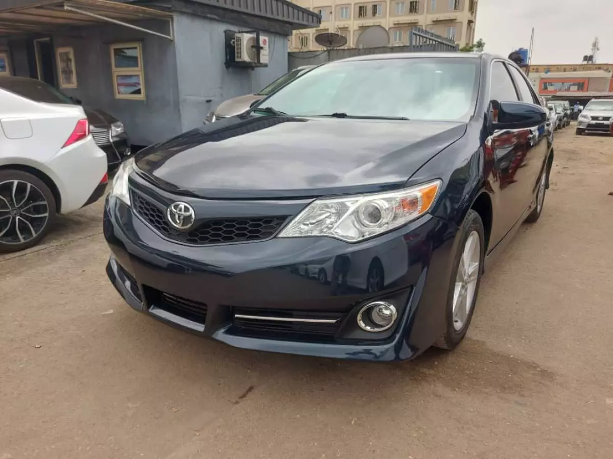 Toyota Camry   - 2014