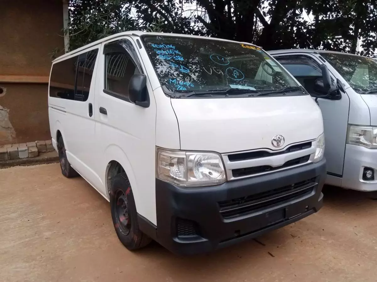 Toyota Hiace   - 2011