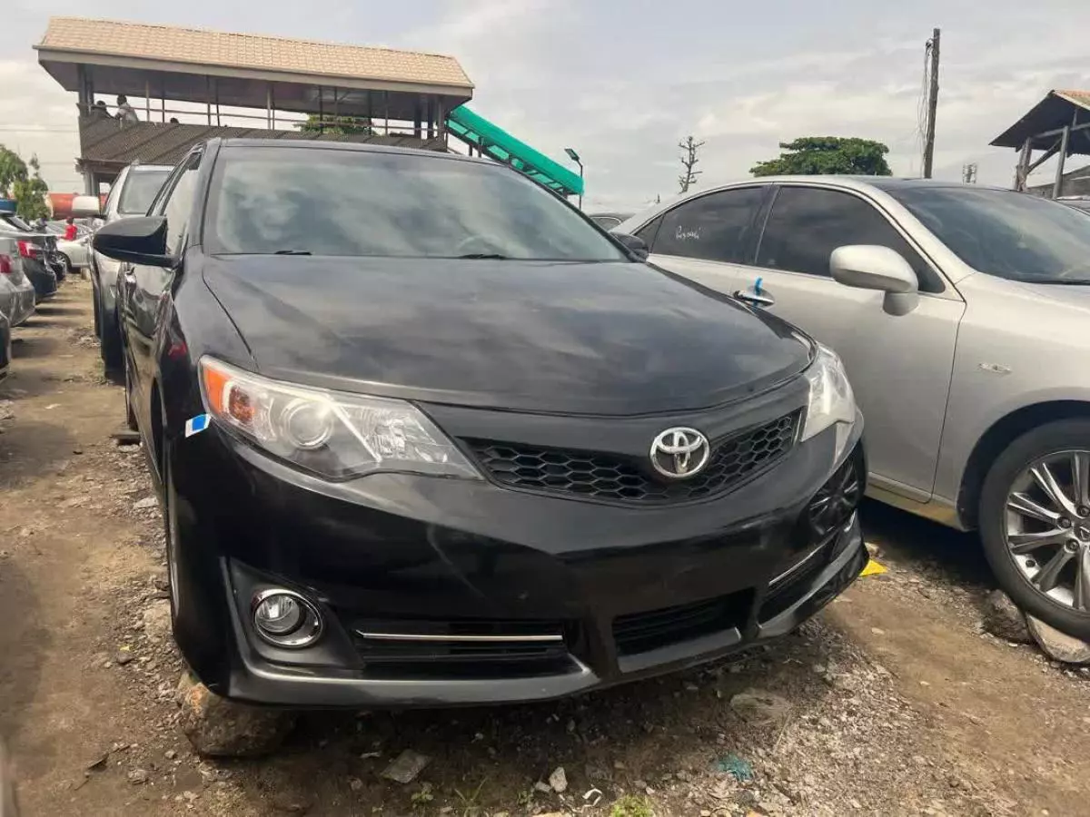 Toyota Camry   - 2012