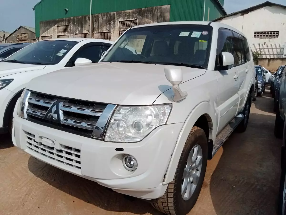 Mitsubishi Pajero   - 2011