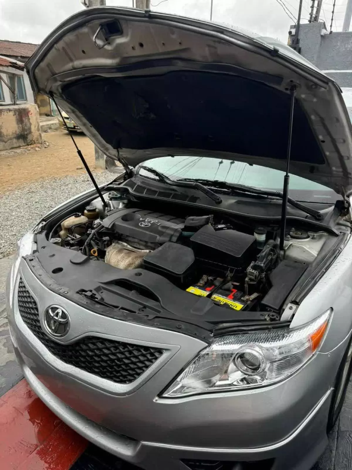 Toyota Camry   - 2010