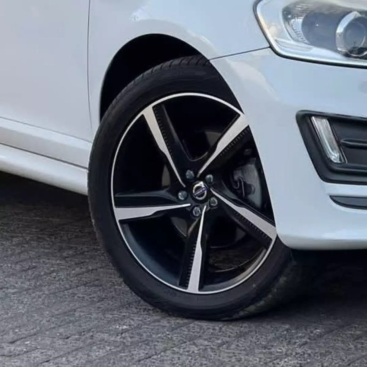 Volvo XC60 - 2015