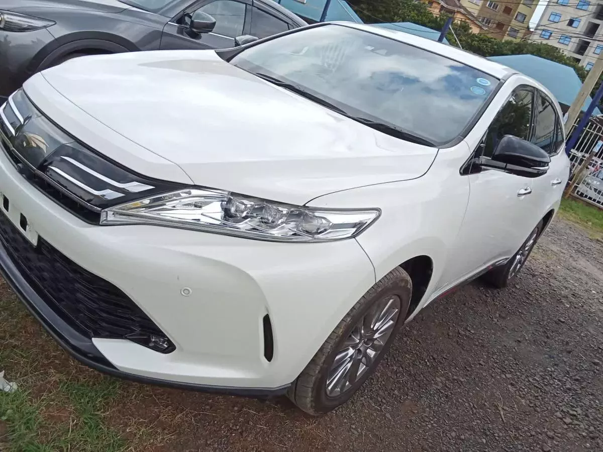 Toyota Harrier   - 2017